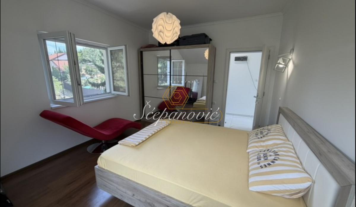 Kuća na prodaju, Alibegovac, Novi Sad, 212m², 450.000 €