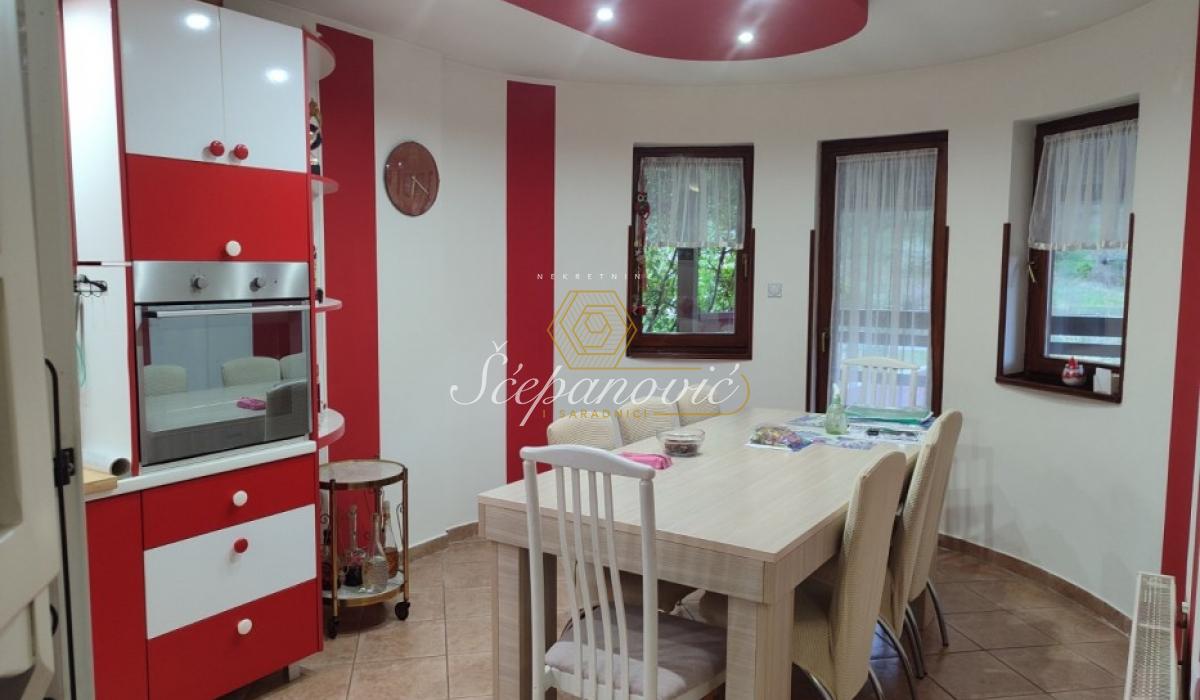 izdavanje-lokala-beograd-Z74tm3TGR8 Kuća na prodaju, Ledinci, Novi Sad, 124m², 220.000 €