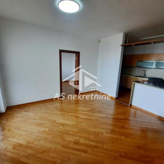 Stan Izdavanje Beograd Hram Svetog Save 172 m2