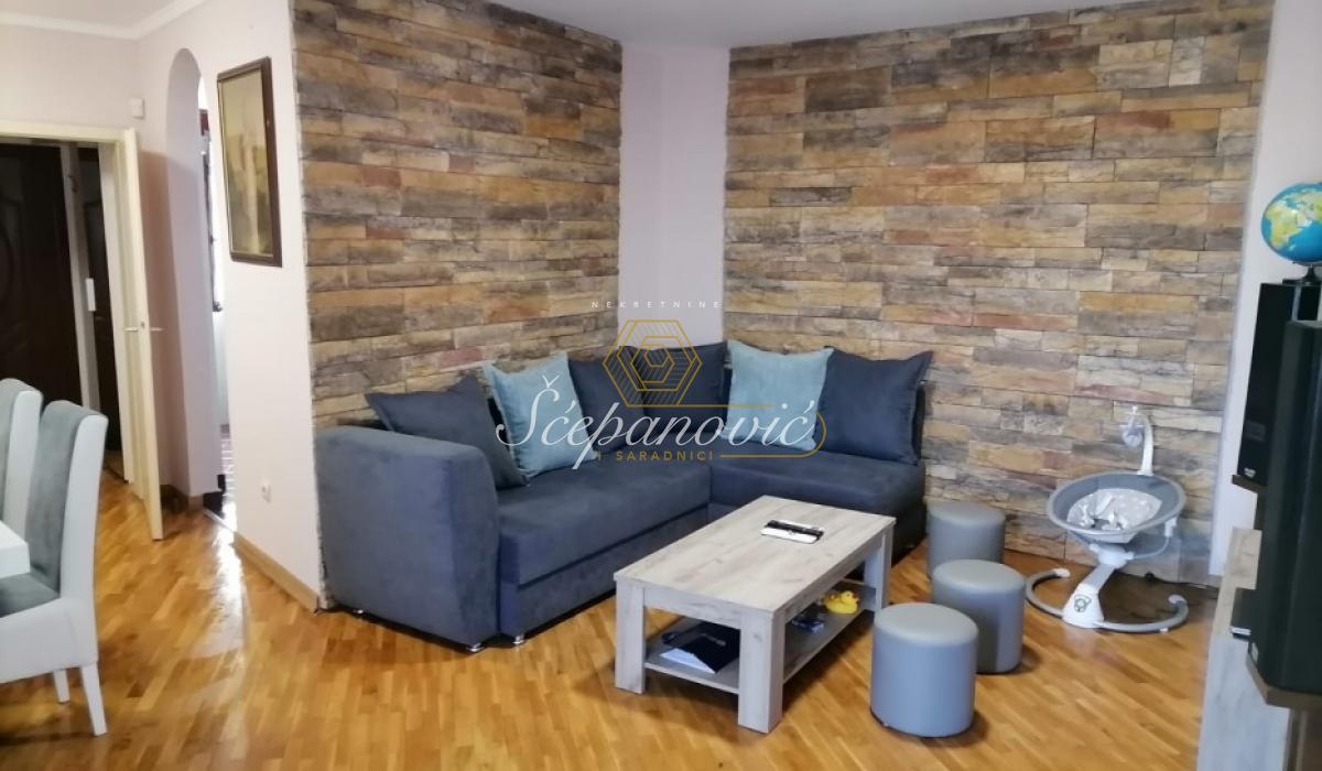 Trosoban stan na prodaju, Salajka, Novi Sad, 71m², 160.000 €