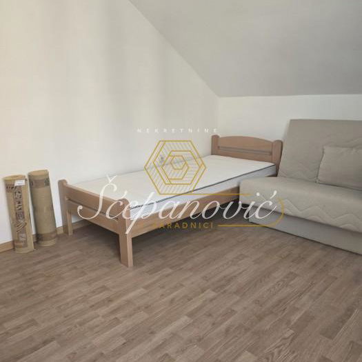 Kuća za izdavanje, Vidovdansko Naselje, Novi Sad, 106m², 650 €/mes