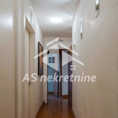 Trosoban stan na prodaju, Banovo Brdo, Beograd, 150m², 480.000 €