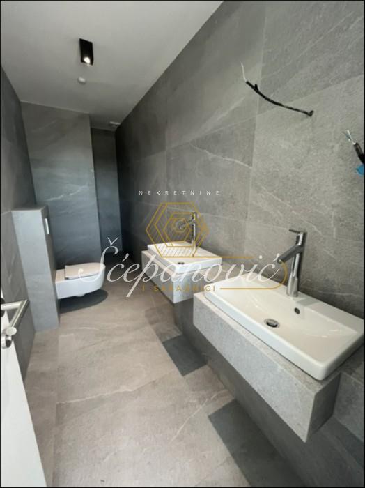Stan Prodaja Novi Sad  430 m2