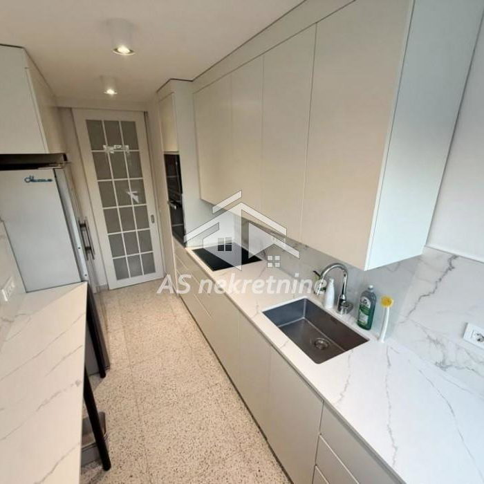 Stan Izdavanje Beograd Blok 33 - Geneks 76 m2