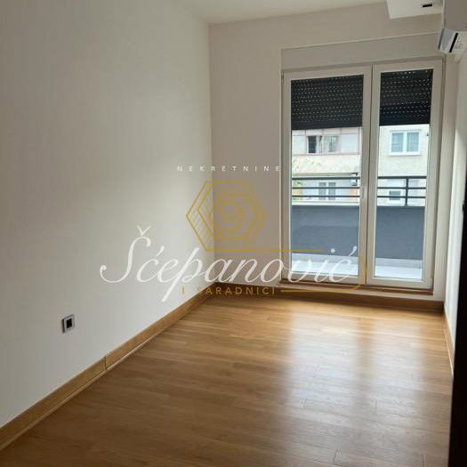 Stan Prodaja Novi Sad  240 m2