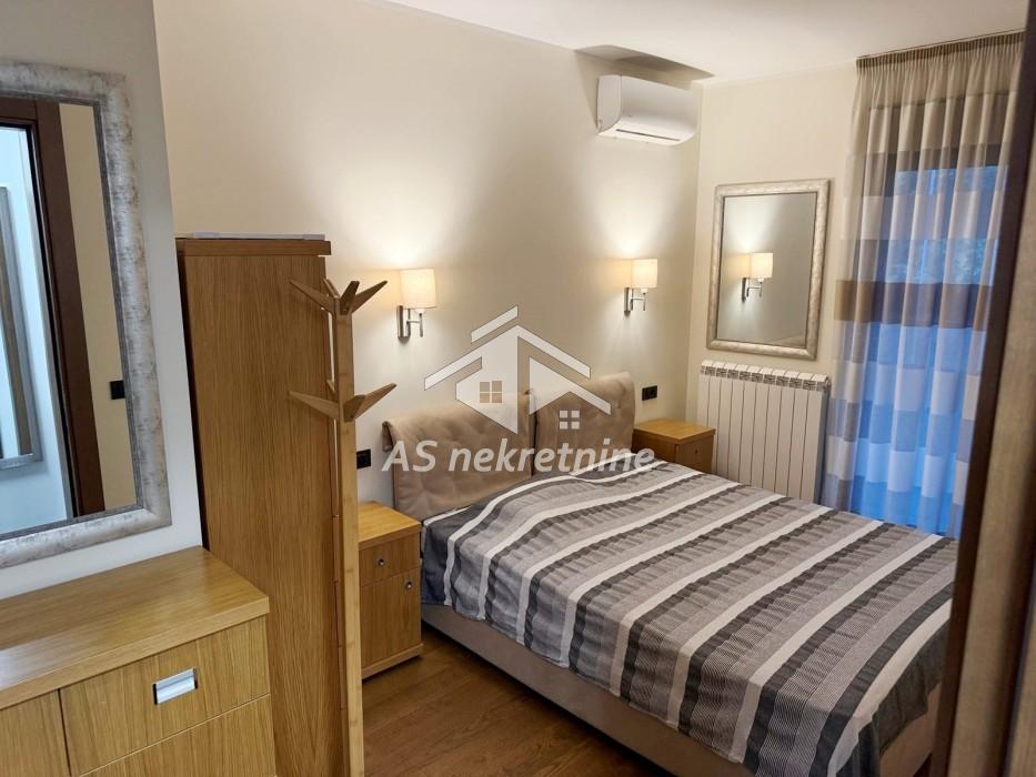izdavanje-lokala-dLDDCuO8AS Trosoban stan za izdavanje, Banovo Brdo, Beograd, 90m², 1.300 €/mes