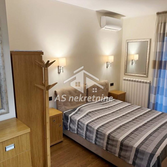 Trosoban stan za izdavanje, Banovo Brdo, Beograd, 90m², 1.300 €/mes