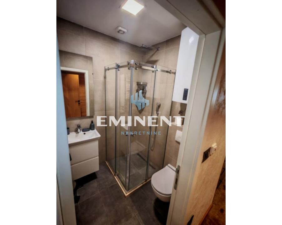 izdavanje-lokala-hppaxhmoQE Višesoban stan na prodaju, Centar, Kopaonik, 221m², 960.000 €