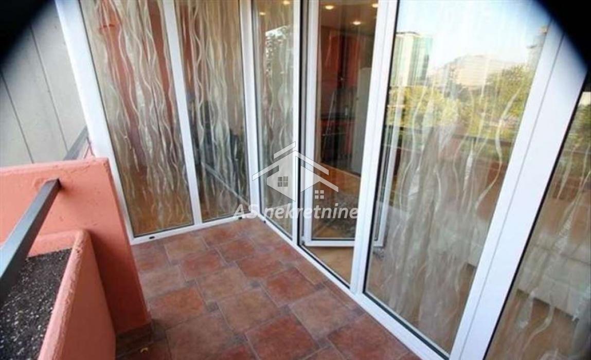 Trosoban stan za izdavanje, Blok 22, Beograd, 80m², 2. sprat, 1.000 €/mes