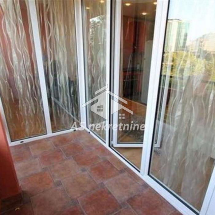 Trosoban stan za izdavanje, Blok 22, Beograd, 80m², 2. sprat, 1.000 €/mes