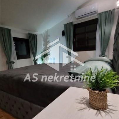 Četvorosoban stan za izdavanje, Hram Svetog Save, Beograd, 94m², 1.300 €/mes