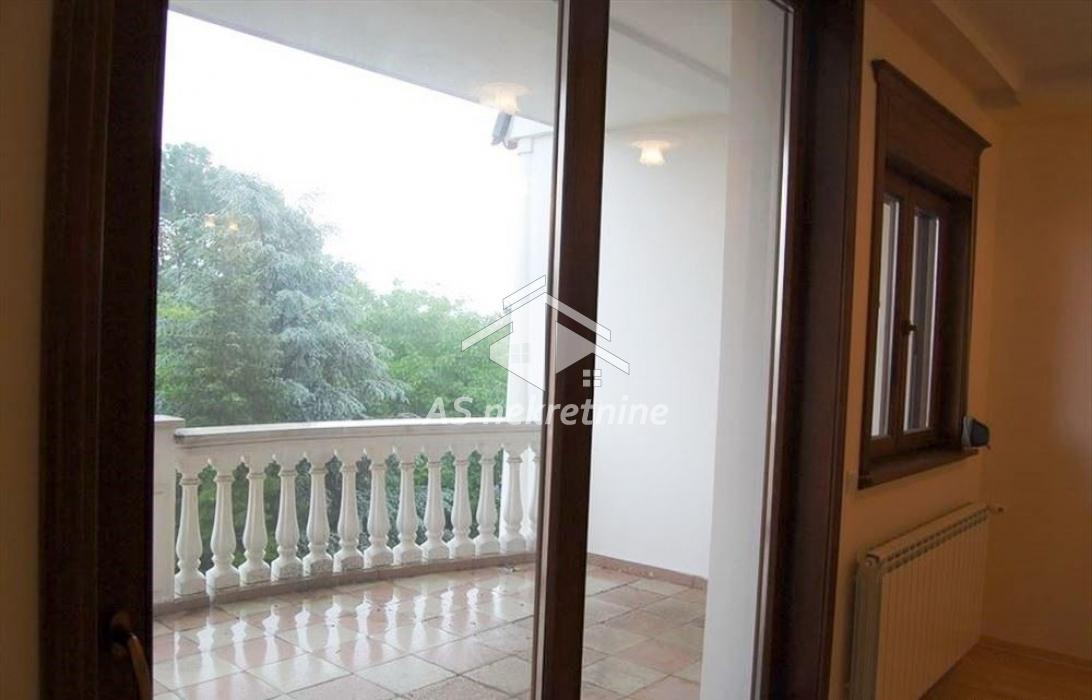 Višesoban stan za izdavanje, Dedinje, Beograd, 250m², 2.200 €/mes