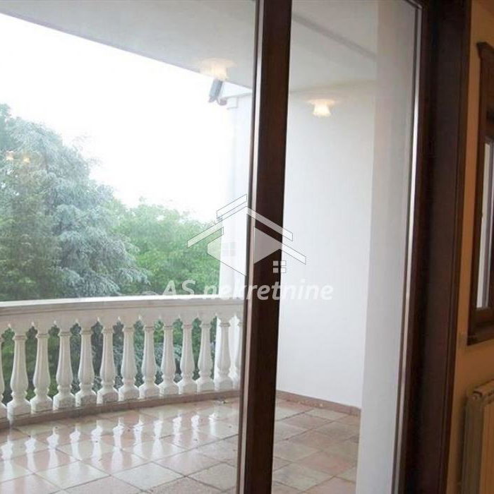 Višesoban stan za izdavanje, Dedinje, Beograd, 250m², 2.200 €/mes