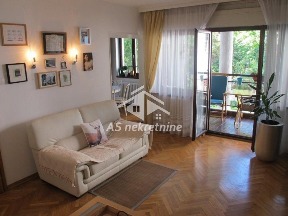 Stan Izdavanje Beograd Dedinje 90 m2