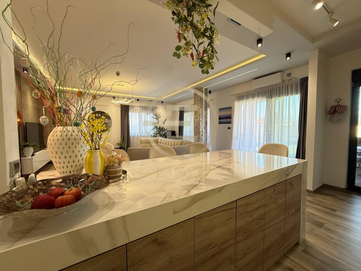 izdavanje-lokala-vqYYIhrZGJ Kuća na prodaju, Petrovaradin, Novi Sad, 165m², 365.000 €