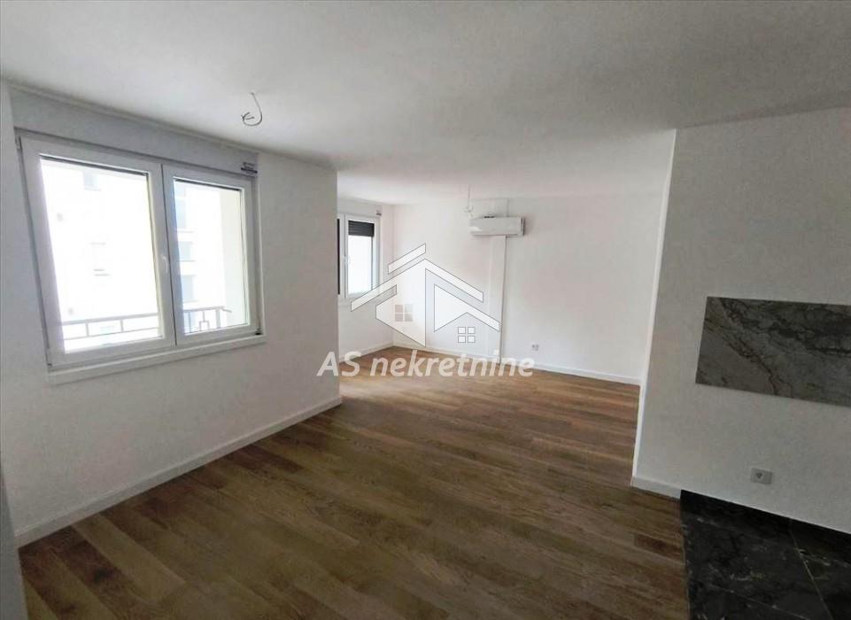 Trosoban stan na prodaju, Cara Dušana, Beograd, 58m², 174.000 €