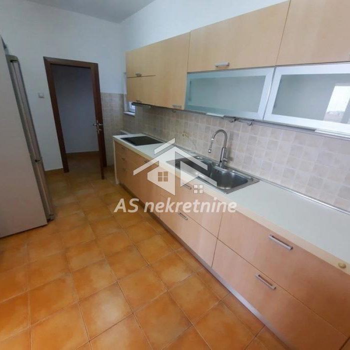 Stan Izdavanje Beograd Hram Svetog Save 172 m2