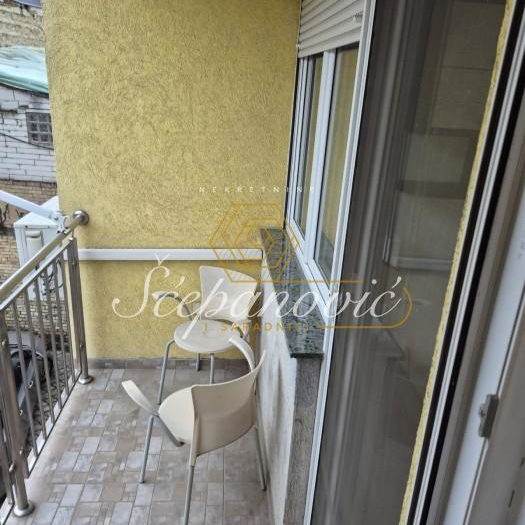 Četvorosoban stan za izdavanje, Rotkvarija, Novi Sad, 89m², 1.000 €/mes