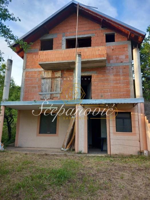 Kuća na prodaju, Jazak, Irig, 140m², 300.000 €