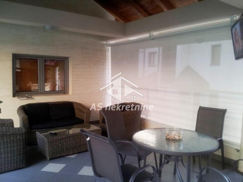 Kuća za izdavanje, FON, Beograd, 400m², 5.000 €/mes
