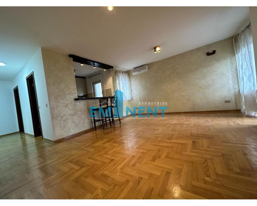 Trosoban stan za izdavanje, Autokomanda, Beograd, 80m², 700 €/mes