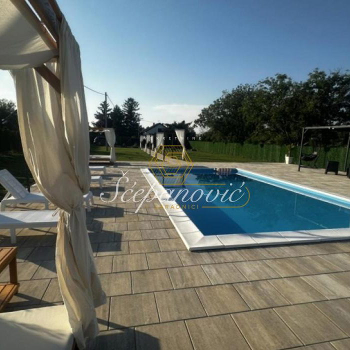 Kuća na prodaju, Čortanovci, Inđija, 2144m², 250.000 €