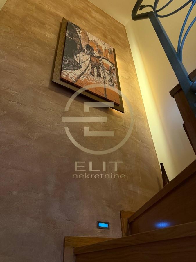 Četvorosoban stan na prodaju, Socijalno, Novi Sad, 110m², 345.000 €