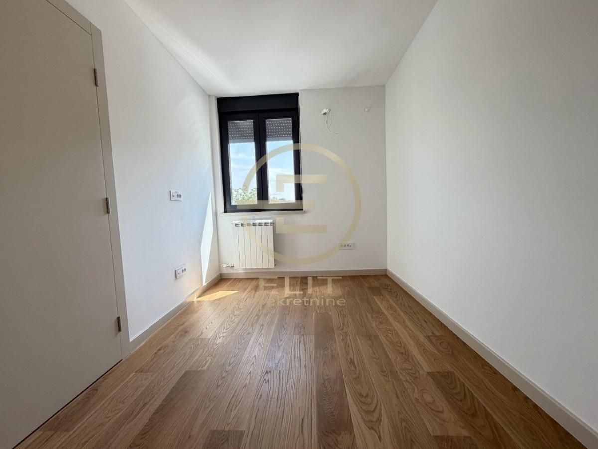 Četvorosoban stan na prodaju, Salajka, Novi Sad, 81m², 285.000 €