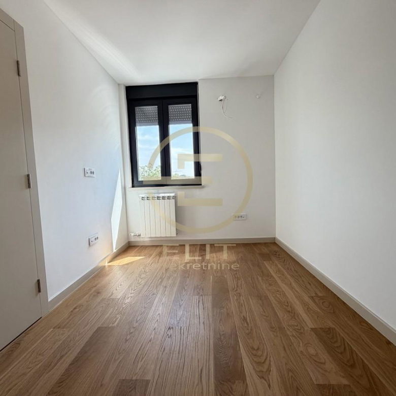 Četvorosoban stan na prodaju, Salajka, Novi Sad, 81m², 285.000 €