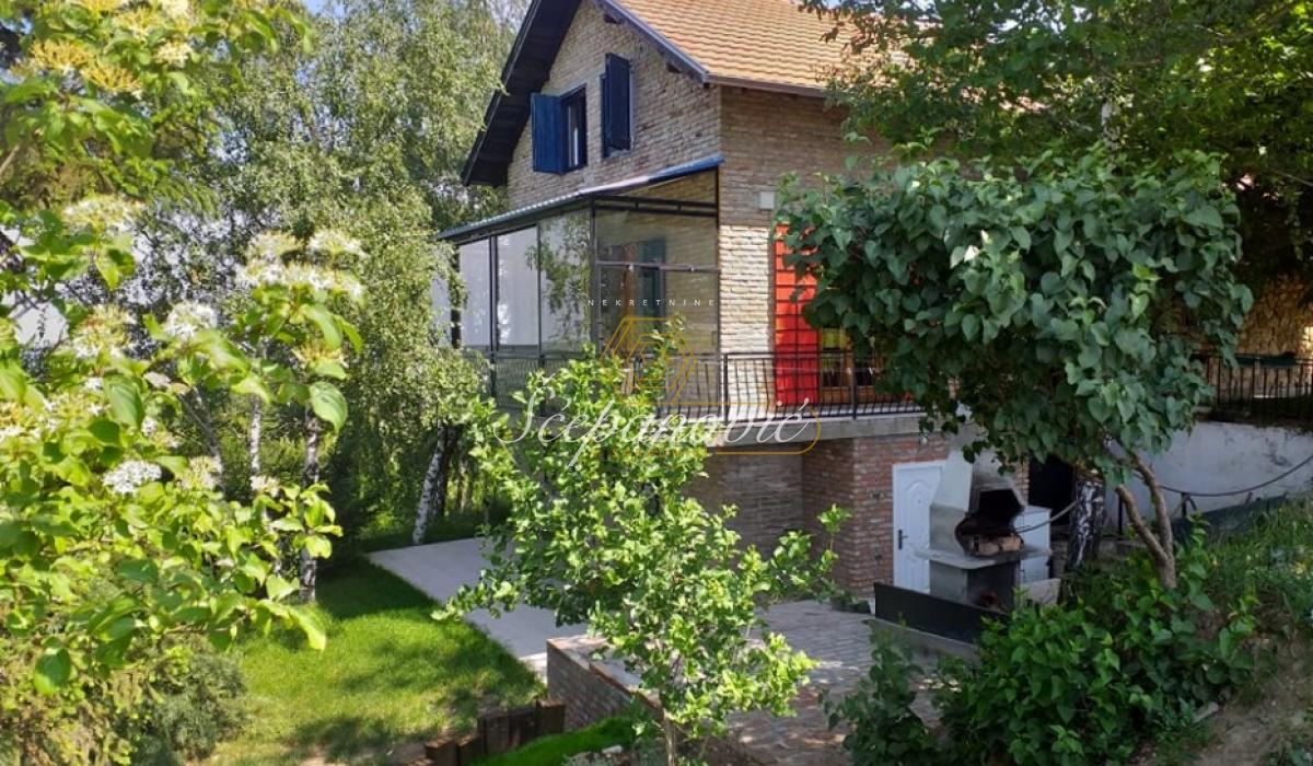 Kuća na prodaju, Fruška Gora, 307m², 430.000 €
