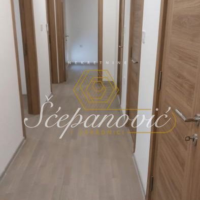 Četvorosoban stan na prodaju, Alibegovac, Novi Sad, 78m², 160.000 €