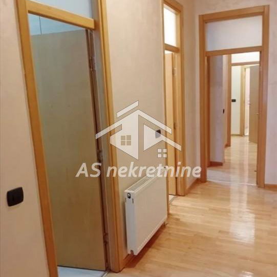 Trosoban stan za izdavanje, Dedinje, Beograd, 98m², 1.300 €/mes