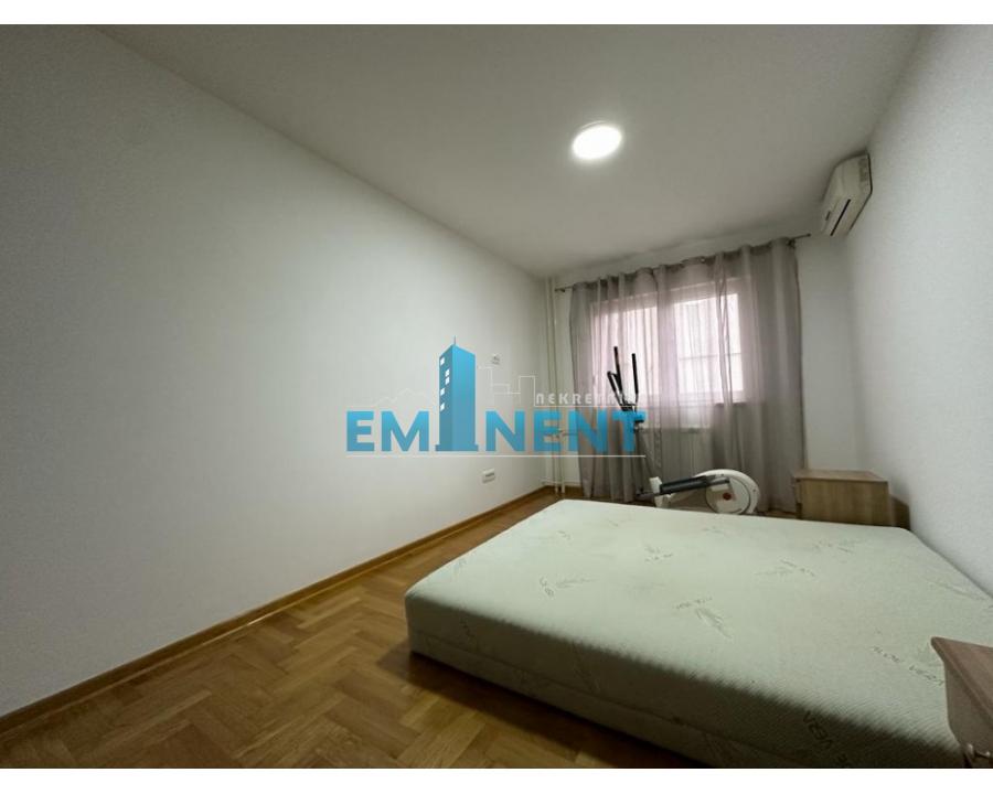 Trosoban stan za izdavanje, Autokomanda, Beograd, 80m², 700 €/mes