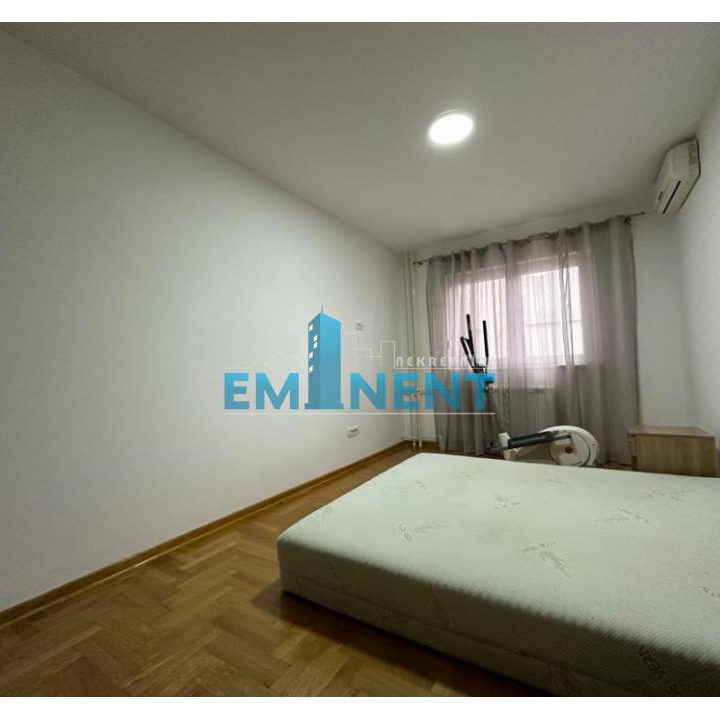 Trosoban stan za izdavanje, Autokomanda, Beograd, 80m², 700 €/mes