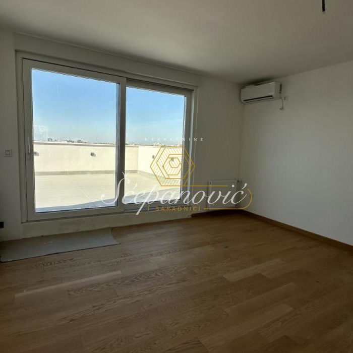 Stan Prodaja Novi Sad  185 m2