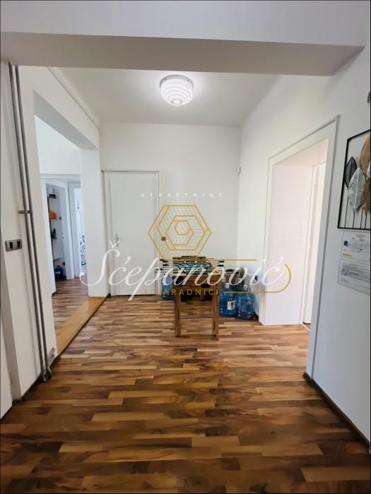 izdavanje-nekretnina-R9dFpCqwGZ Četvorosoban stan na prodaju, Centar, Novi Sad, 131m², 450.000 €