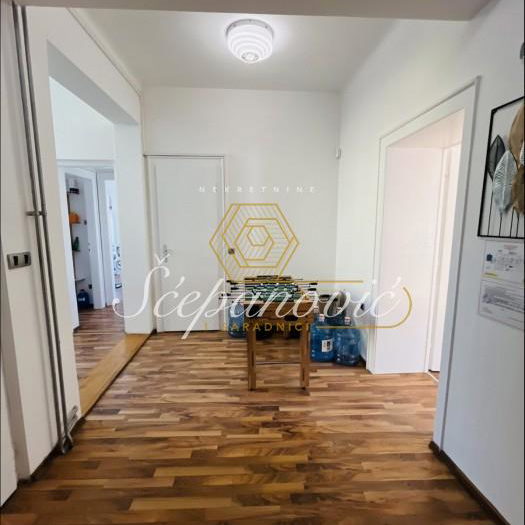 Četvorosoban stan na prodaju, Centar, Novi Sad, 131m², 450.000 €
