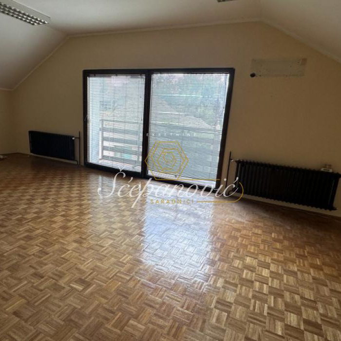 Lokal Izdavanje Novi Sad  100 m2