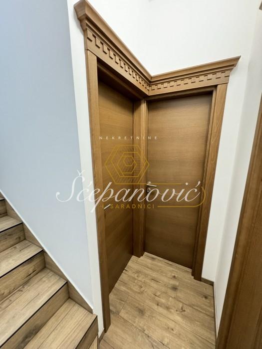 izdavanje-nekretnina-Spy8Lc5lU4 Kuća na prodaju, Sremska Kamenica, Novi Sad, 226m², 390.000 €