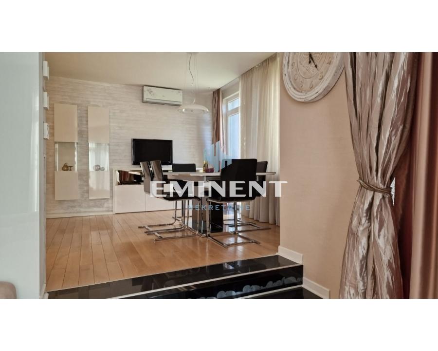 Kuća Prodaja Beograd  345 m2