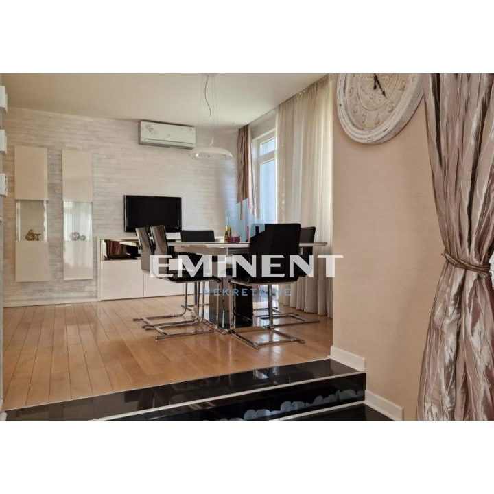 Kuća Prodaja Beograd  345 m2