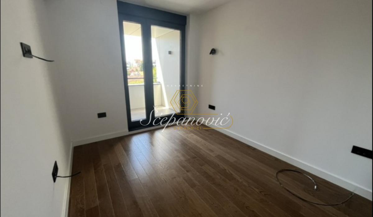 izdavanje-nekretnina-TQ6ZOK9X2e Kuća na prodaju, Adamovićevo Naselje, Novi Sad, 1076m², 2.300.000 €