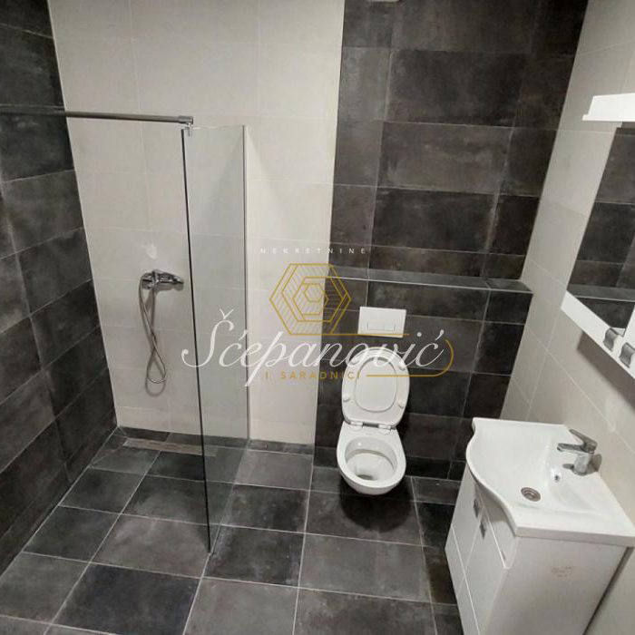 Četvorosoban stan na prodaju, Alibegovac, Novi Sad, 78m², 160.000 €