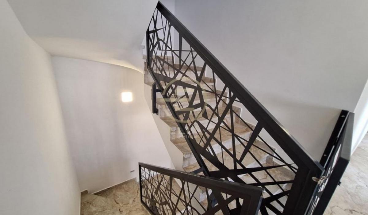 izdavanje-nekretnina-VuIzfptf4l Petosoban stan na prodaju, Sremska Kamenica, Novi Sad, 145m², 390.000 €
