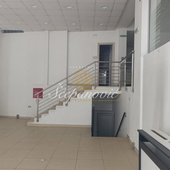 Lokal Izdavanje Novi Sad  229 m2
