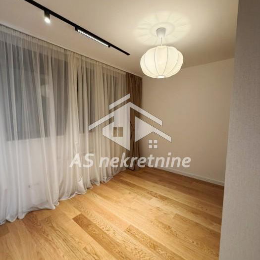 Trosoban stan za izdavanje, Crveni Krst Vračar, Beograd, 125m², 2.000 €/mes