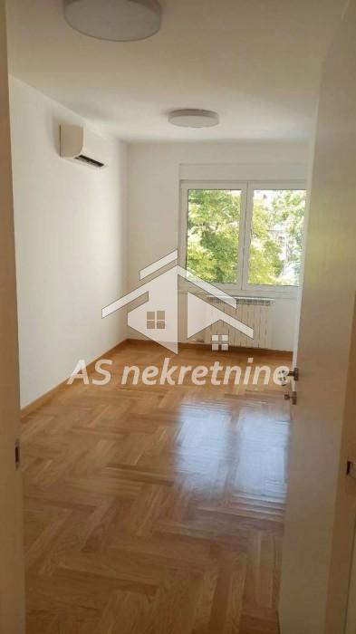 izdavanje-nekretnina-YvNWrzeNeZ Stan Izdavanje Beograd Kalenić Pijaca 65 m2