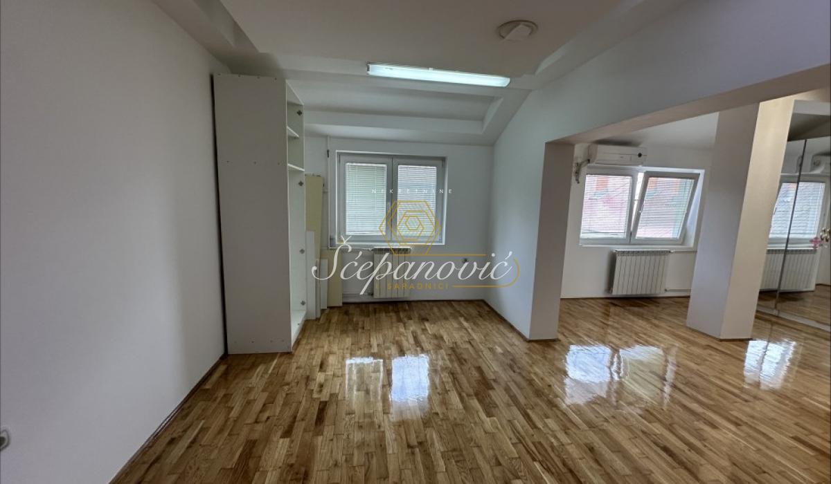 izdavanje-nekretnina-ZkFFZxqRdy Petosoban stan na prodaju, Centar, Novi Sad, 238m², 460.000 €