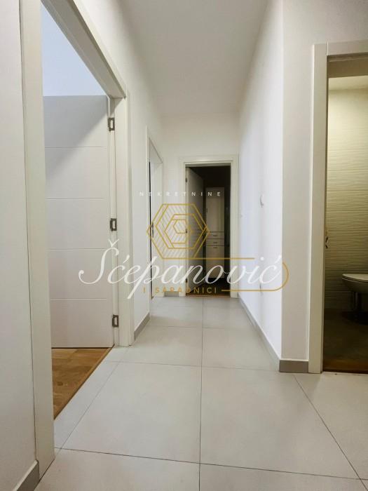 Trosoban stan na prodaju, Rotkvarija, Novi Sad, 56m², 240.000 €