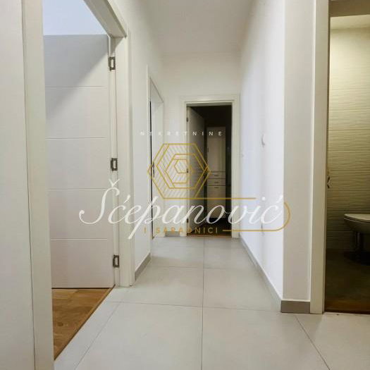 Trosoban stan na prodaju, Rotkvarija, Novi Sad, 56m², 240.000 €